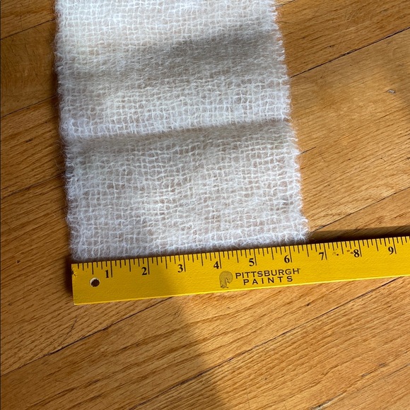 The Edinburgh Woolley mill 100% pure new wool Scarf - Picture 2 of 4